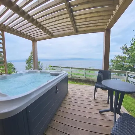 Private House & By The Sea Holiday home