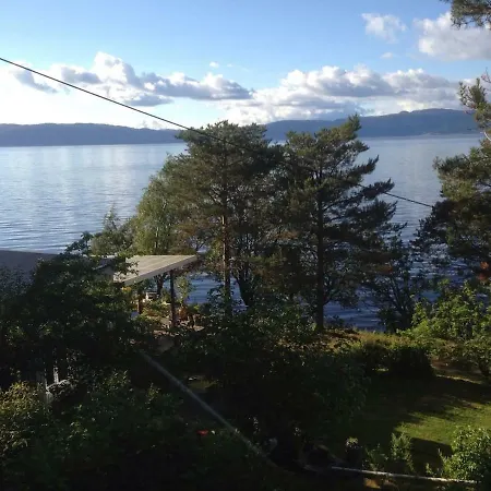 Private House & By The Sea Feriehus *