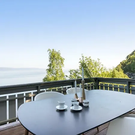 Private House & By The Sea Holiday home