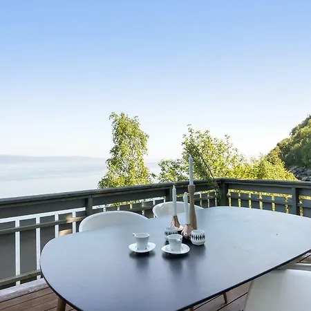 Private House & By The Sea 度假居