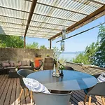 Private House & By The Sea Feriehus